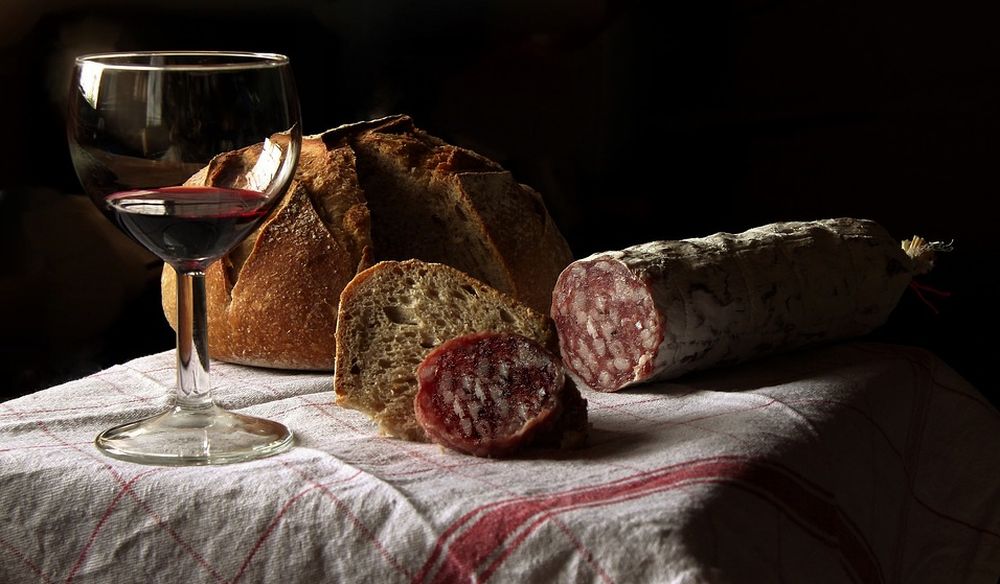 Sabato a Costa Vescovato si degustano specialità gratis, si parla dell’utilità dei giornali online durante il maltempo, si presenta un libro e…