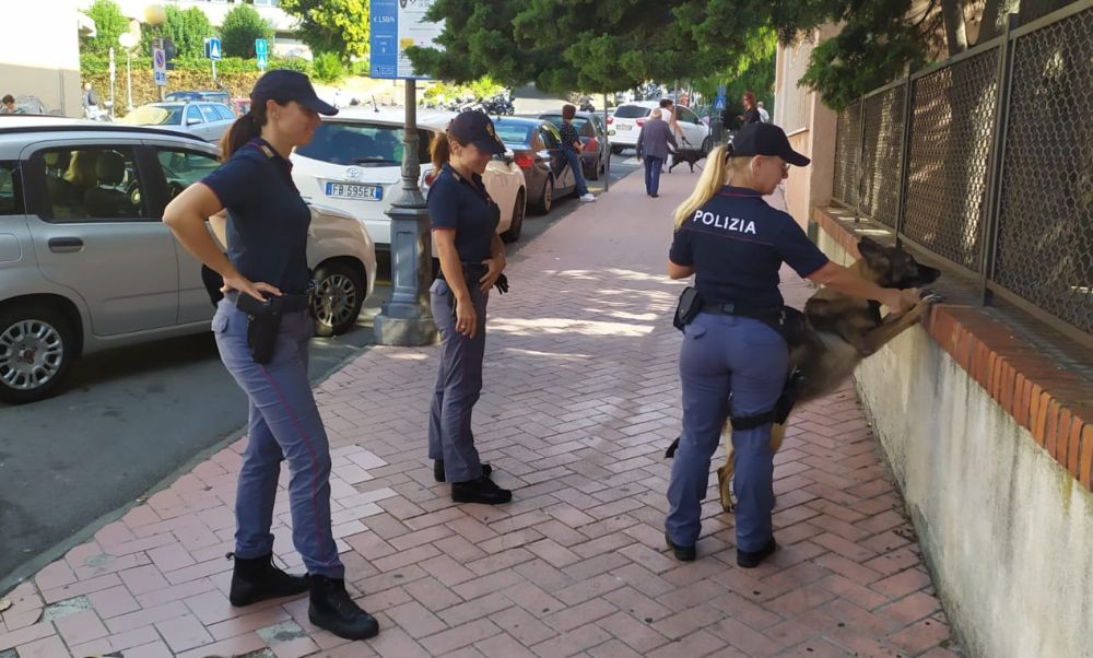 I cinofili della Polizia di Stato nelle scuole di Imperia