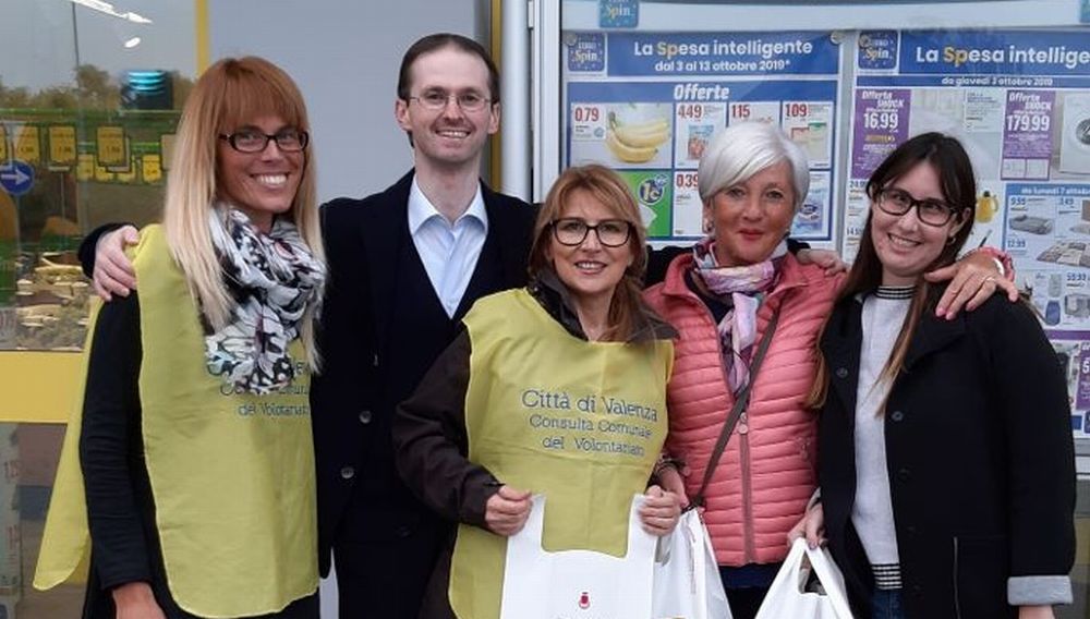 Alta partecipazione degli abitanti di valenza a “Porta la sporta”