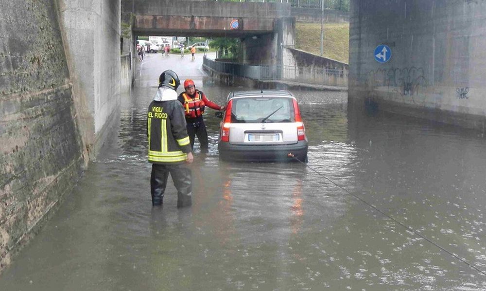 Danni del temporale a Tortona con sottopassi allagati, infiltrazioni e abitazioni piene d’acqua