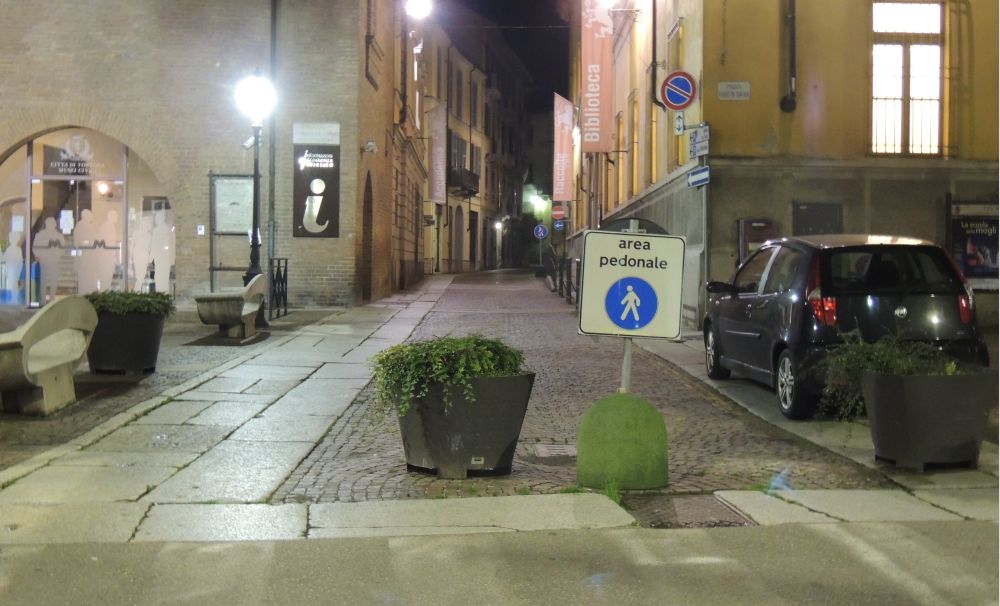 Muore parte dell’isola pedonale a Tortona: via Emilia sempre aperta al traffico, Piazza De Amicis solo per 6 mesi