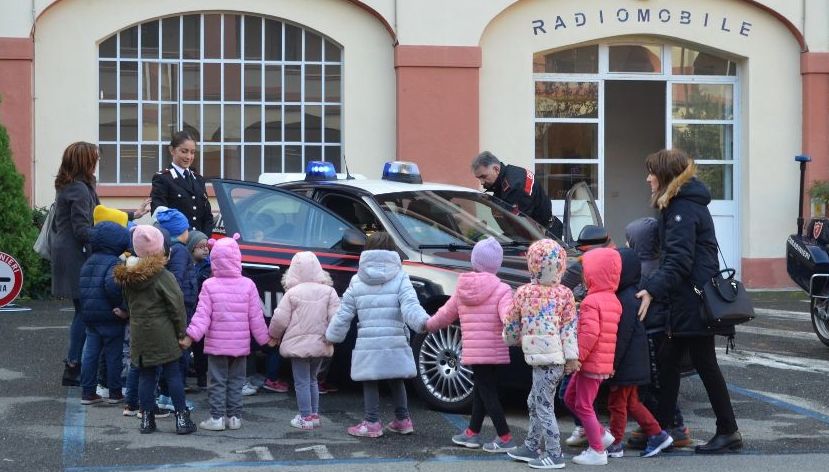 Ad Alessandria i carabinieri hanno celebrato la Giornata delle Forze Armate anche con i bambini