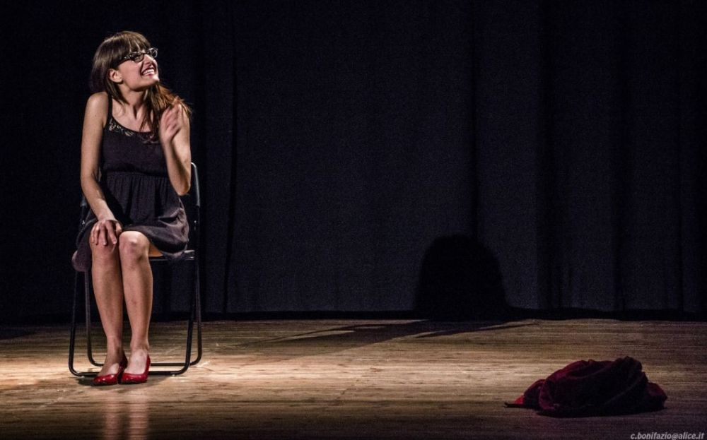 Sabato al teatro della Juta di Arquata uno spettacolo comico con Giulia Pont