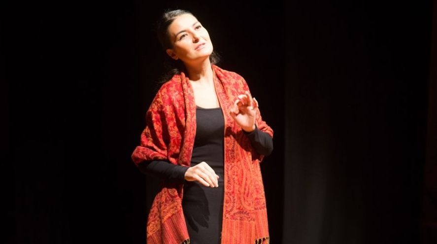 A Castelnuovo Bormida va in cena il “Mistero buffo” con Elisa Pistis