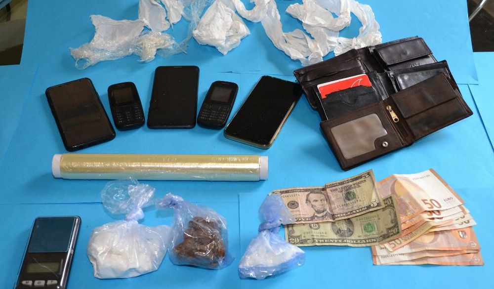 Arrestati dalla Polizia dopo un inseguimento tre nordafricani a Casale, avevano questa roba