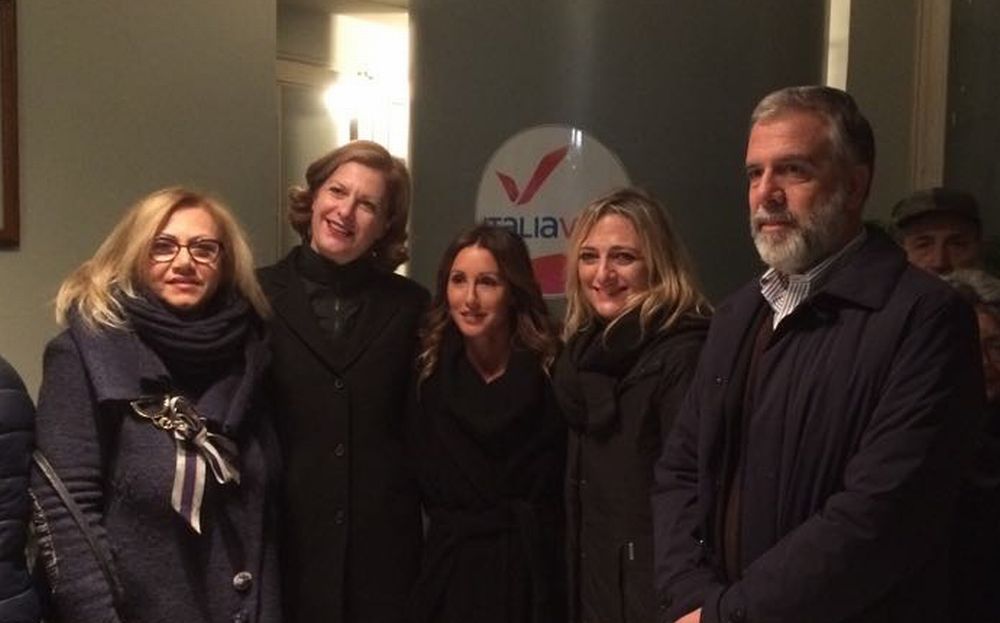 Tanta gente a Tortona per l’inaugurazione della sede di Italia Viva. Le immagini
