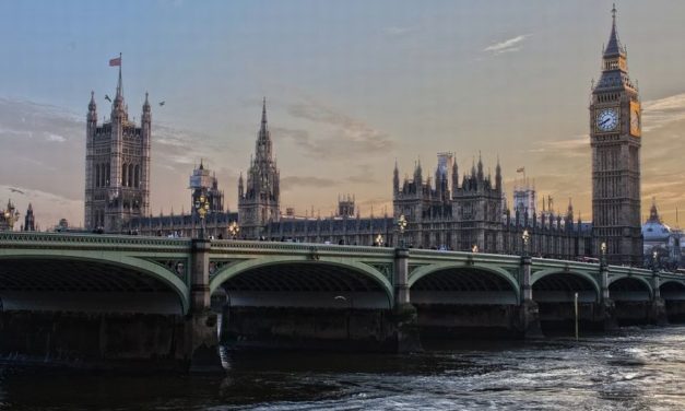 Così la Gran Bretagna riapre ai viaggi: non più quarantena per chi arriva