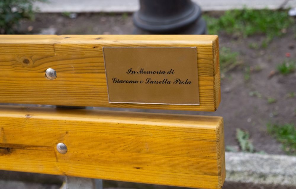 Ad Acqui terme una panchina in memoria di Giacomo e Luisetta Piola
