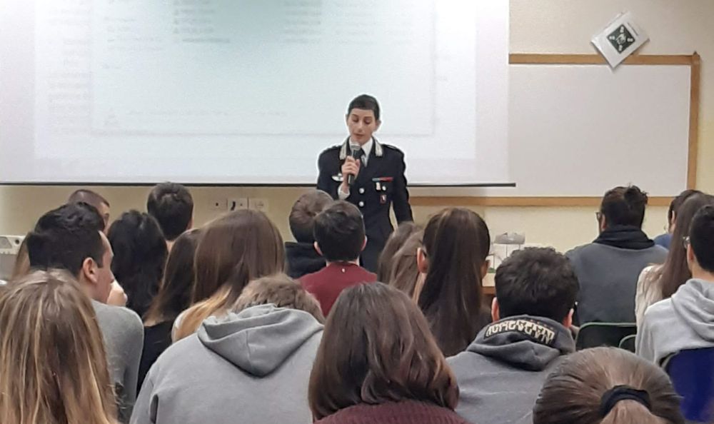 La comandante dei carabinieri di Novi Ligure al Liceo “Peano” di Tortona