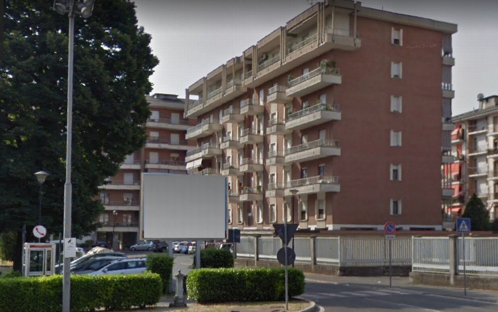 Brucia un appartamento in piazzale Porta Ticinese a Tortona, i pompieri salvano due uomini e un cane