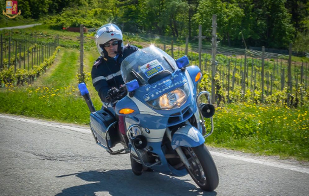 La Polizia stradale di Acqui Terme ferma un 50enne con patente sospesa