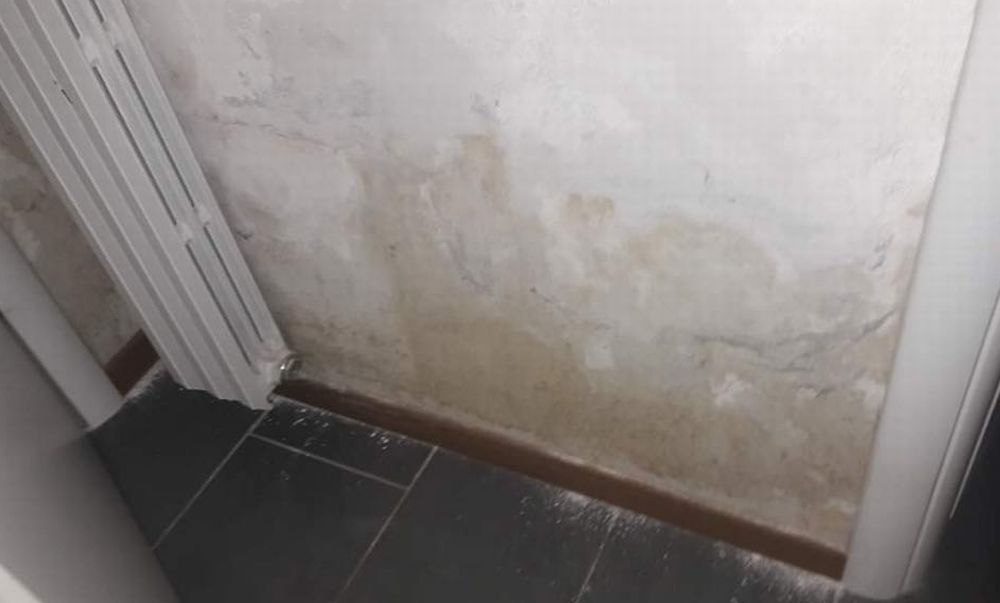 Case popolari in via dei Fragolai a Tortona: a 10 anni dalla costruzione questa la desolante situazione