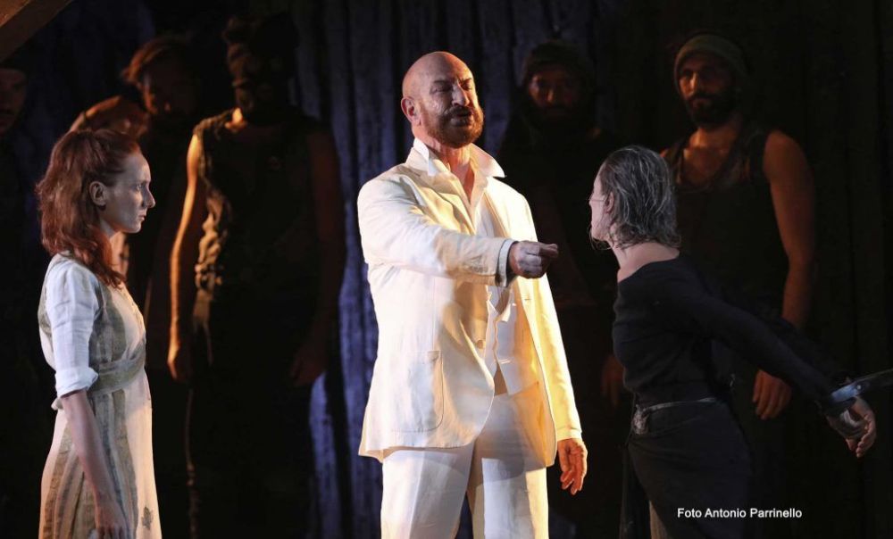 Al Teatro Civico di Tortona la commedia “Antigone” di Sofocle con Sebastiano Lo Monaco