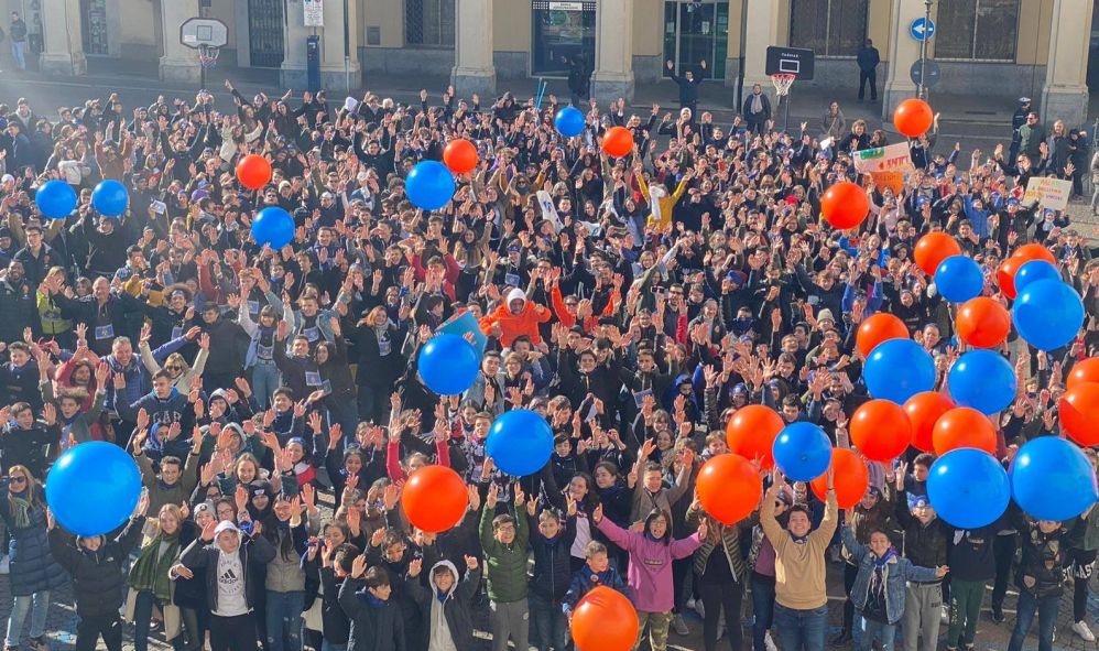 Gli studenti di Tortona in piazza contro il bullismo.Le immagini