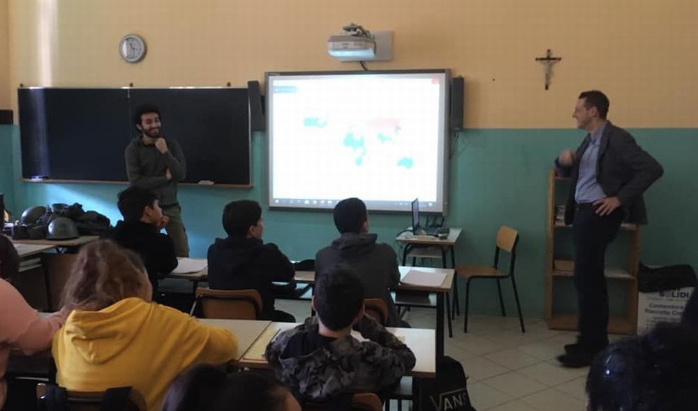 Matteo Leddi e Corrado D’Andrea parlano della II Guerra mondiale agli alunni di Volpedo