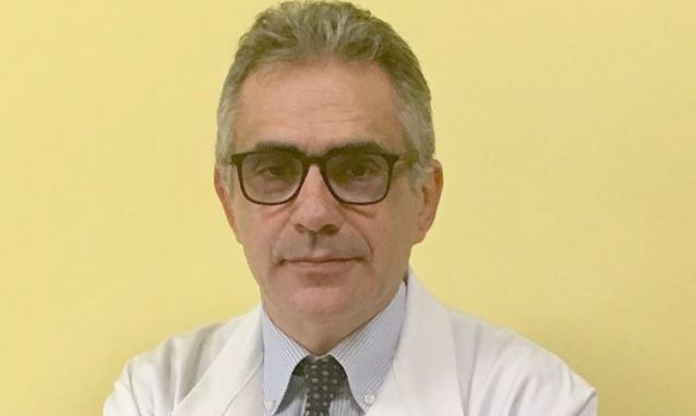 Coronavirus, Pregliasco: per ‘fase 2’ turni lavoro e addio ‘tavolate’ in locali” al mare lettini distanziati” e tanto altro