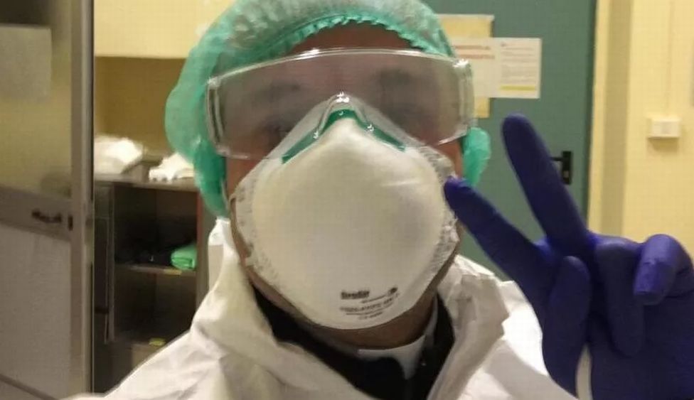 Dentro l’ospedale di Tortona don Pietro Sacchi  sta vicino ai malati di Covid portando amore. La sua testimonianza