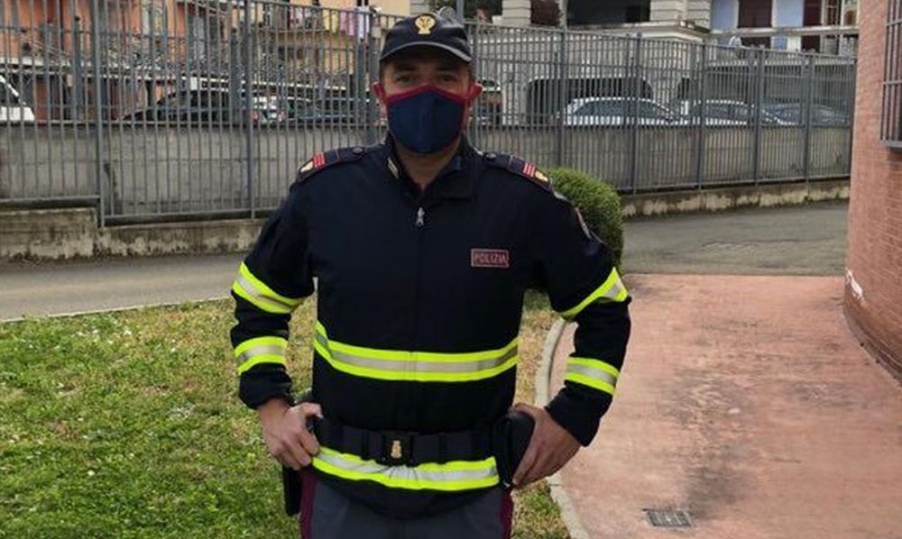 A Tortona le forze dell’ordine hanno mascherine personalizzate gratis grazie all’azienda di Claudia Gasperin