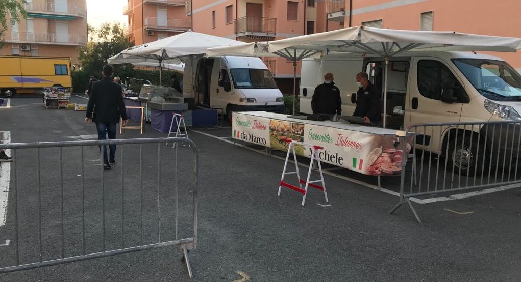 Mercato alimentare settimanale a San bartolomeo, buona la affluenza