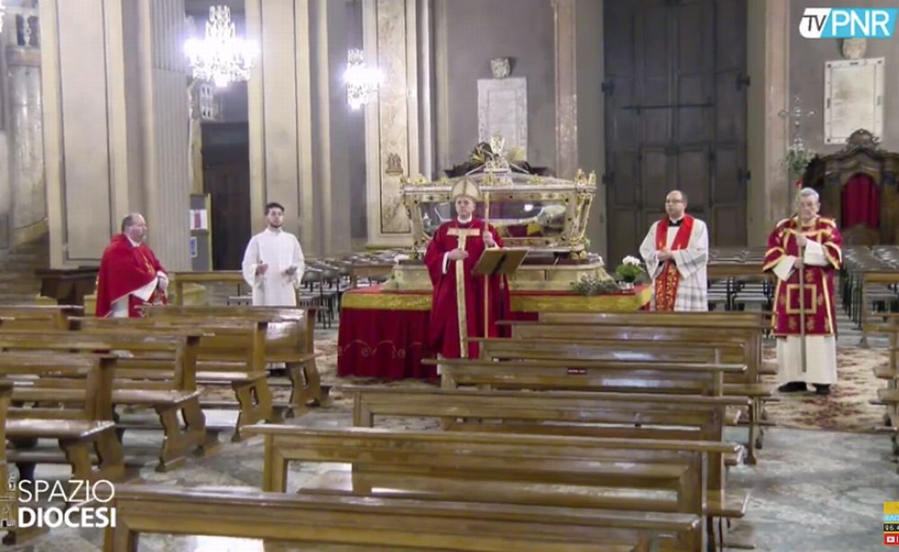 Una tristezza infinita la Messa delle Palme a Tortona ma poi le parole del Vescovo scaldano il cuore. Le immagini