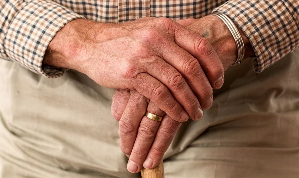 Alzheimer e deficit cognitivo: al via i corsi gratuiti per familiari e caregiver a Casale