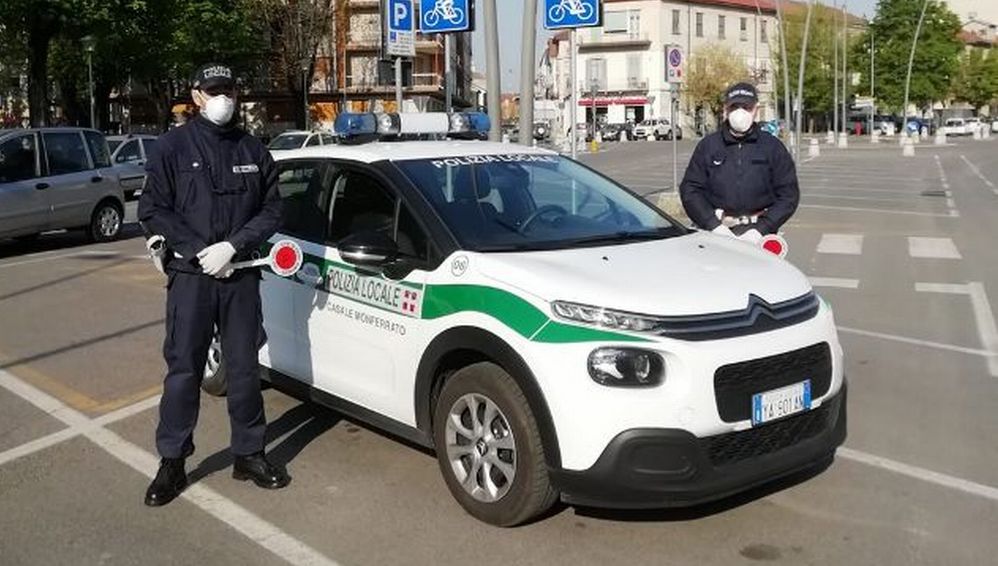 Controlli serrati dei Vigili urbani di Casale Monferrato contro chi esce senza giustificazione