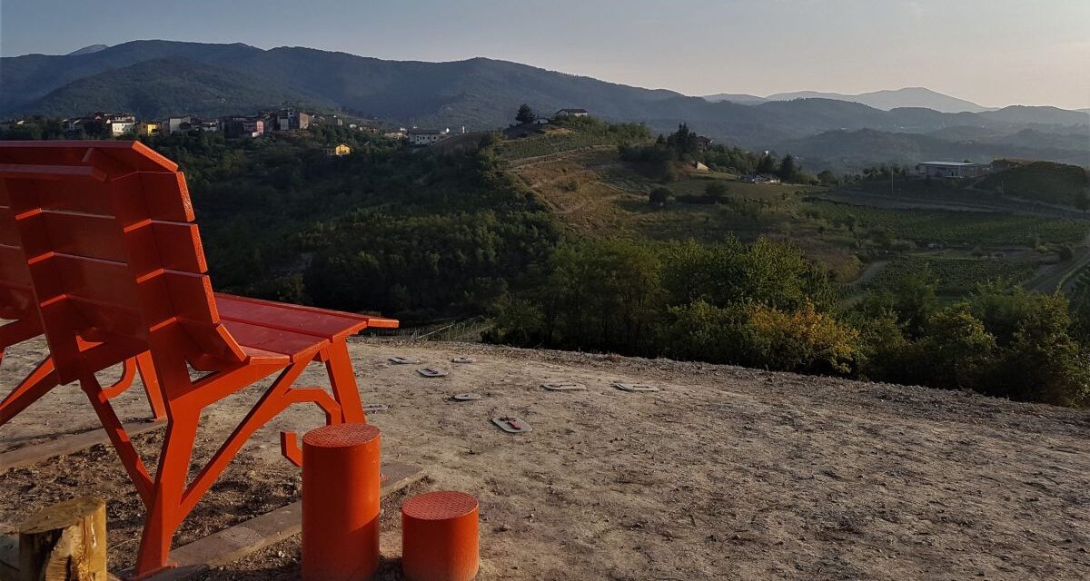 Dove passeggiare? Il Distretto Novese suggerisce la big bench di Bosio: il nuovo belvedere