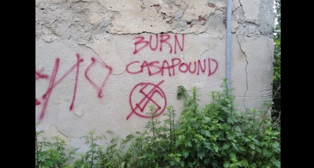 Alla periferia di Tortona scritta razzista nei confronti di CasaPound. Il sostegno di Galvani e Fratelli d’Italia