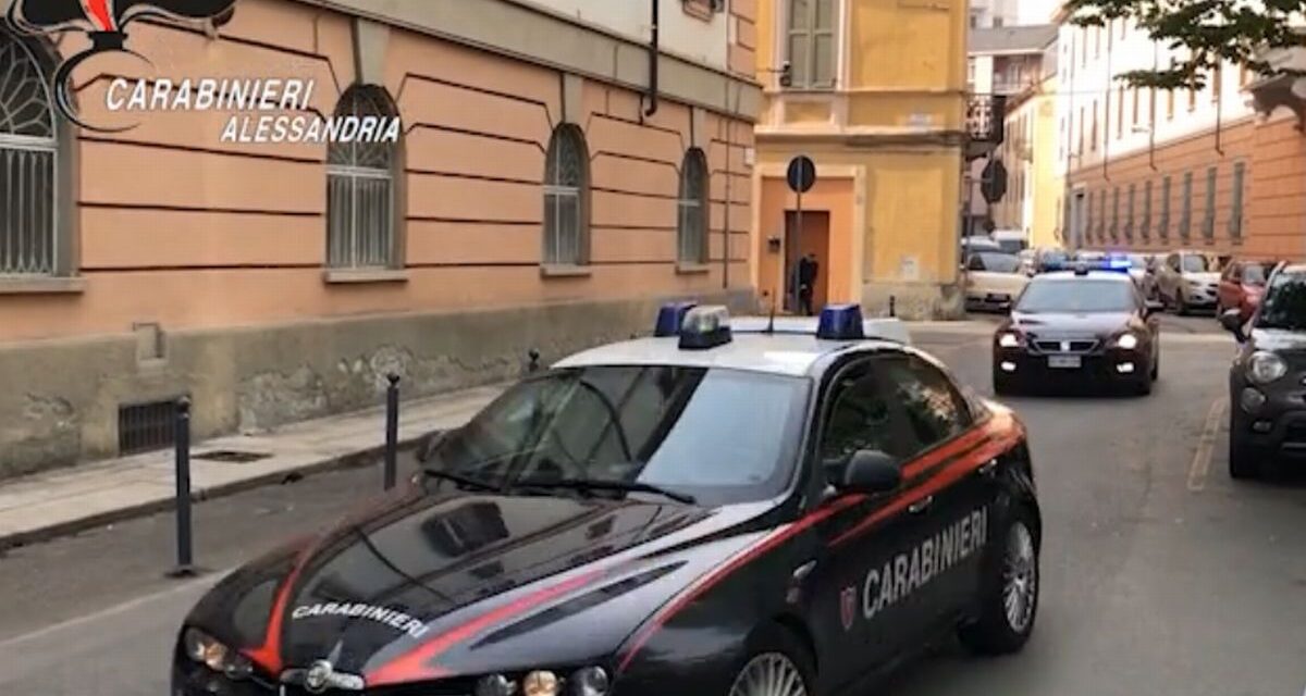 Alessandria, un uomo e una donna nei guai per produzione, traffico e detenzione illecita di droga, spendita e introduzione nello Stato di monete falsificate e furto con destrezza