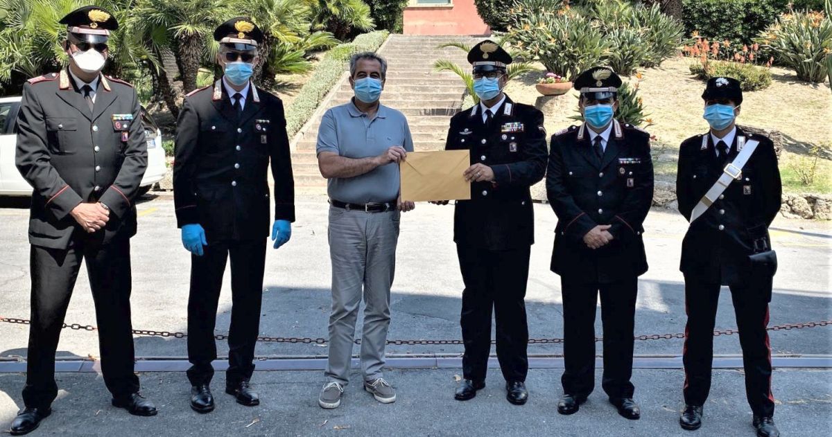 Covid-19: i Carabinieri ringraziano l’ASL1 di IMperia con un incontro simbolico per la consegna di una donazione