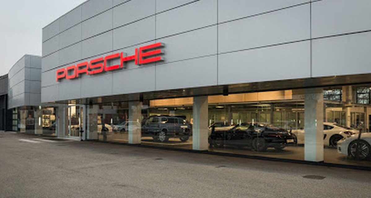 Incredibile ma vero, i ladri entrano alla Porsche di Tortona e non rubano nessun’auto ma solo un crick un orologio!