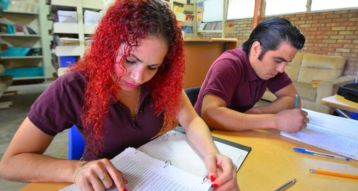 Esami di maturità della figlia, un tortonese chiede se i docenti hanno capacità didattica e competenza…