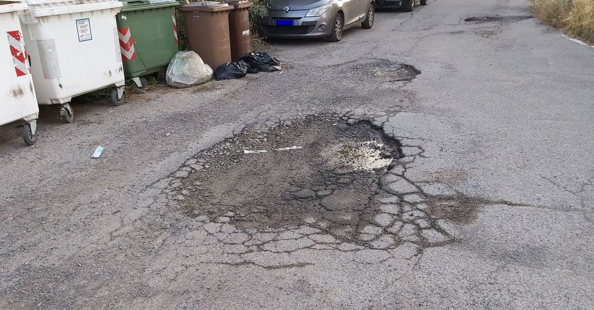 Tortona, Appello di un residente agli abitanti della via: “Strada privata Ossona fa schifo, va aggiustata.” Le immagini