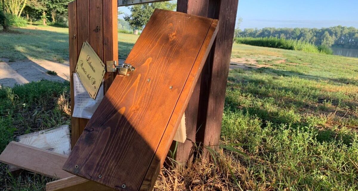 Identificati i responsabili dell’atto vandalico alla libreria degli Amici del Po di Casale Monferrato