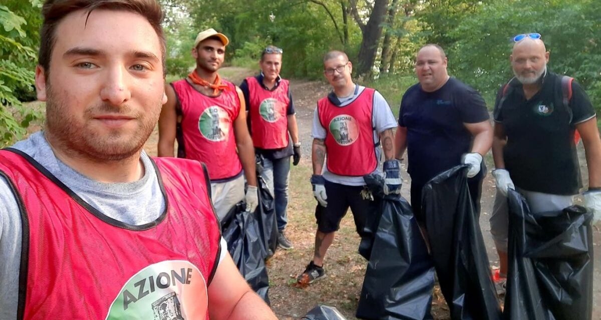 I volontari di Azione Tortona hanno pulito un’area al Parco dello Scrivia