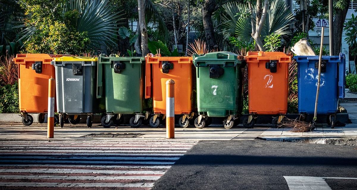 Adeguamento dei colori per il conferimento di carta e plastica a Casale Monferrato