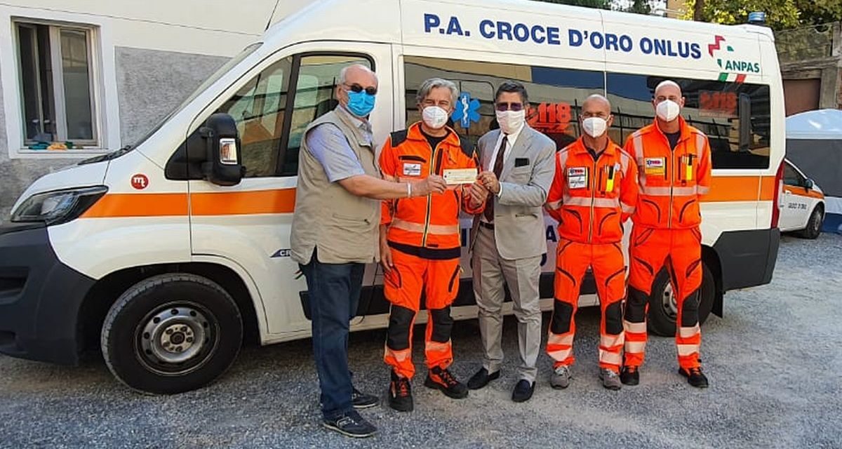 Imperia: Aido e Studio Professionale Fontana, donano un contributo alla Croce d’Oro per l’acquisto di un defibrillatore portatile