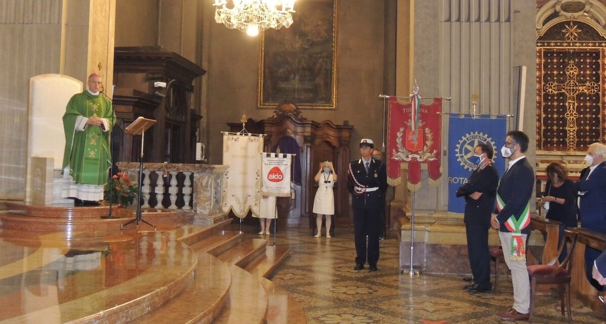 Con una grande partecipazione Tortona ha ricordato i morti per Covid e tutti coloro che non hanno avuto un funerale. Le immagini