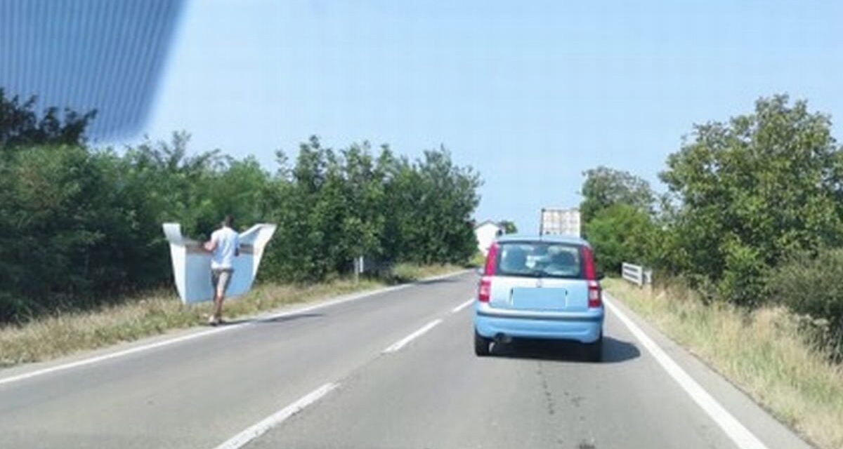 A Tortona dal camion in transito si stacca lo spoiler e per poco non colpisce un’auto. Code e traffico in tilt