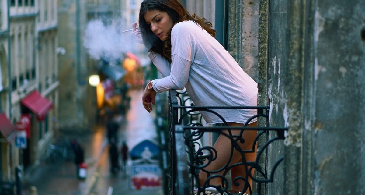 Si chiama Mara Salvetti e ha 29 anni la ragazza morta ieri a Carezzano per una caduta dal balcone