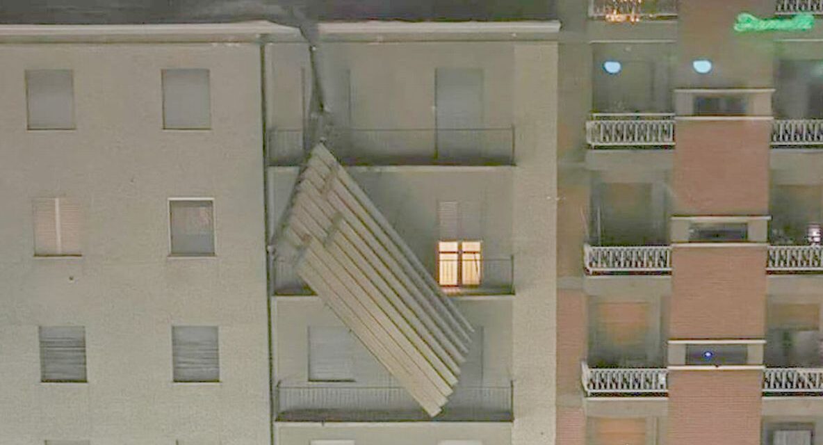 Tetti scoperchiati, alberi caduti e cantine allagate a Tortona per il temporale. Il bilancio