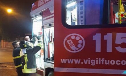 In corso Don Orione a Tortona si allaga il locale di un palazzo e si incendia una lavanderia