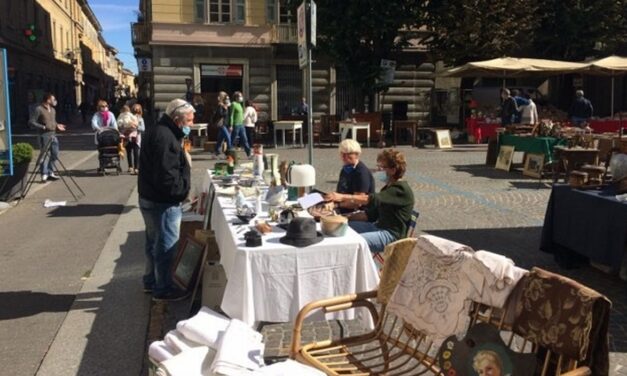 Cantarà e Catanaj torna a Tortona: domenica il centro storico si riempie di oggetti d’epoca e collezionismo
