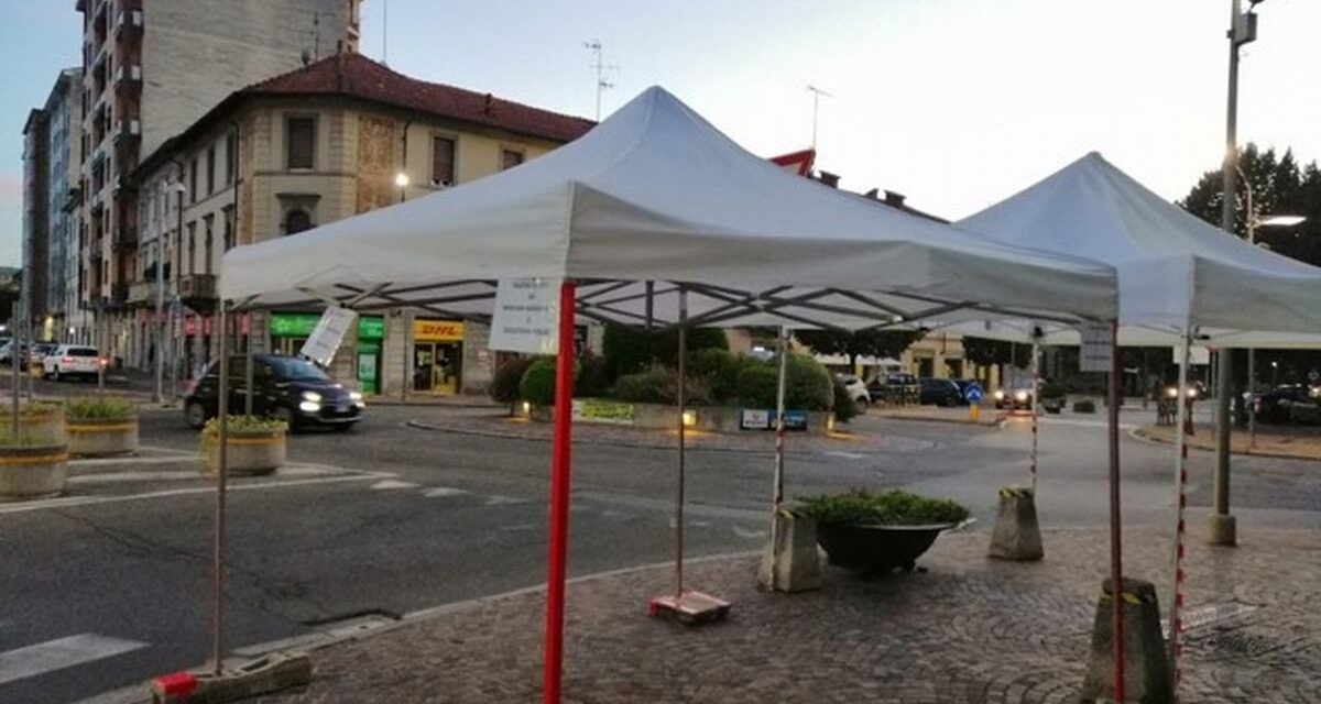 Bardoneschi e Degusteria Forlino vanno in soccorso dei tortonesi che “cuocevano” al sole davanti alle poste