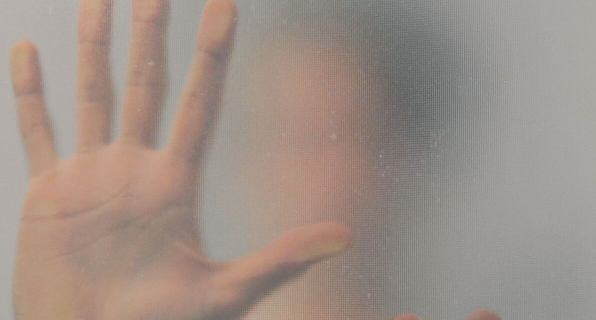 Ladro trovato nascosto nel box doccia, arrestato dalla Polizia di Alessandria