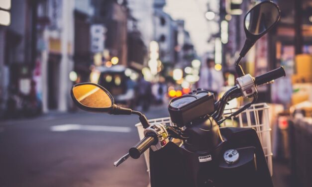 Motorini e scooter in città: come proteggersi dal furto e dai danni imprevisti