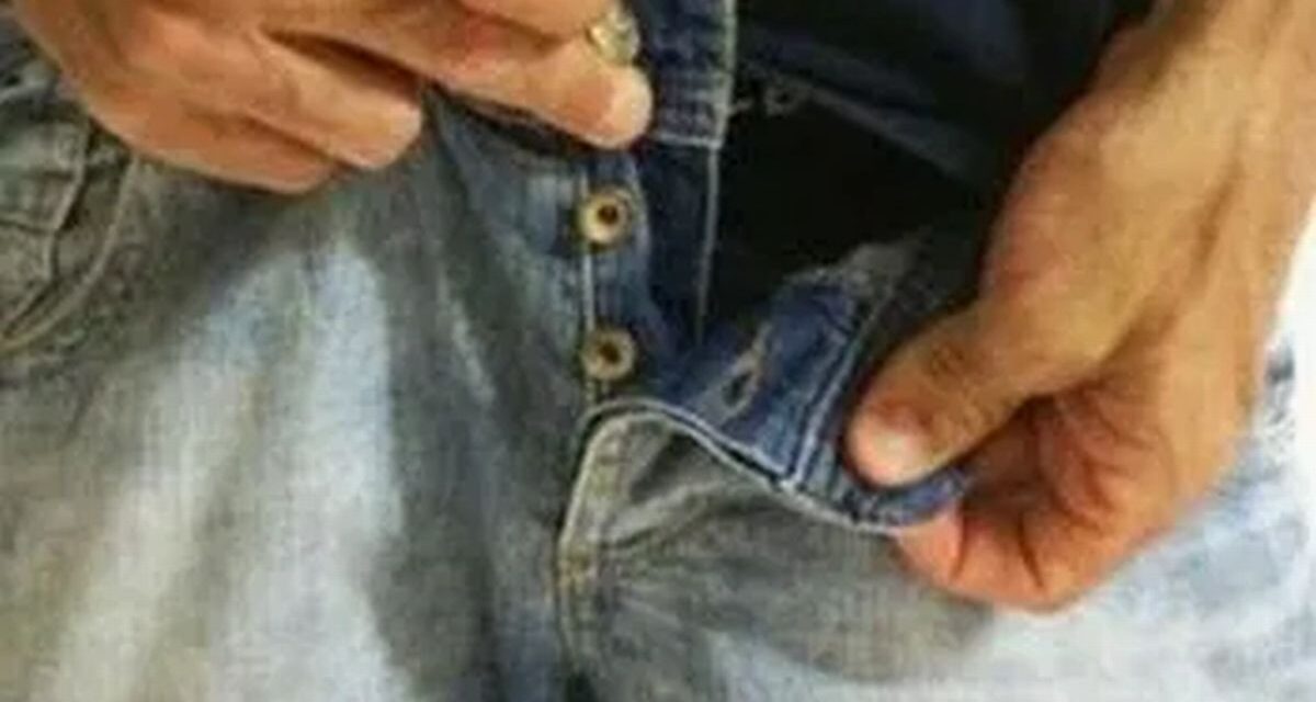 Genovese si tira giù i pantaloni sul treno e lo fa vedere a una donna, denunciato