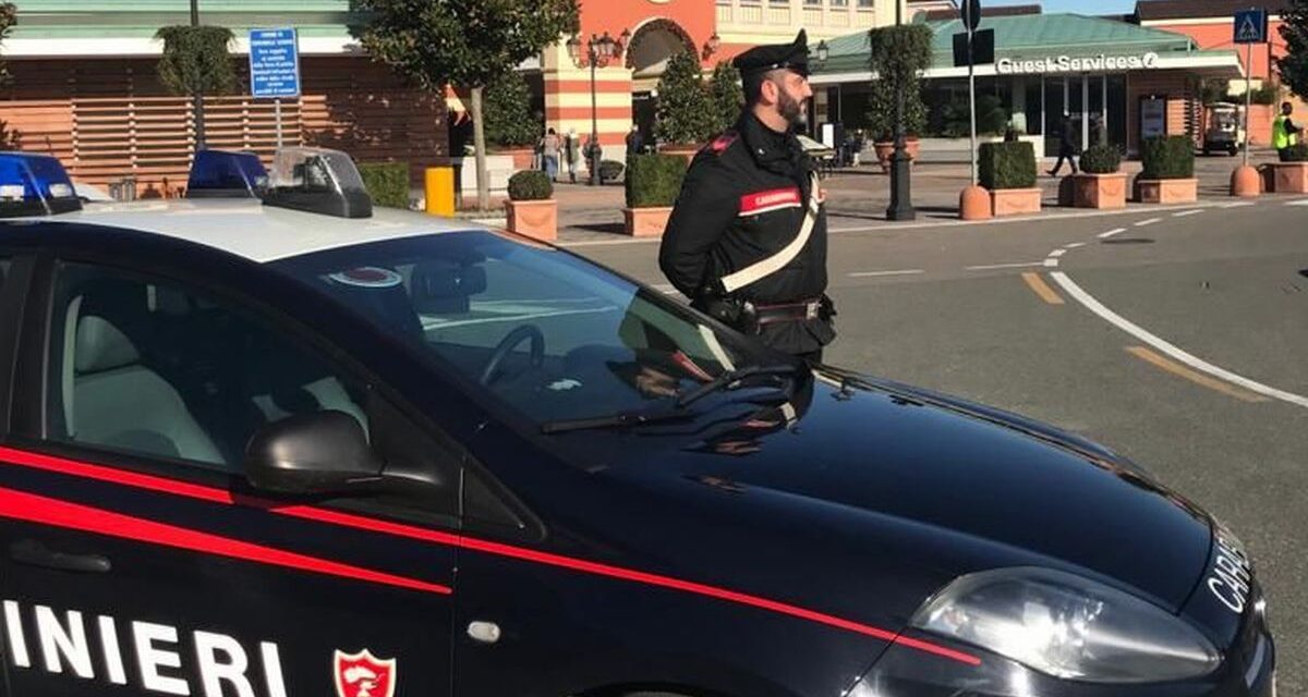 Controlli straordinari dei Carabinieri di Serravalle al parco commerciale.