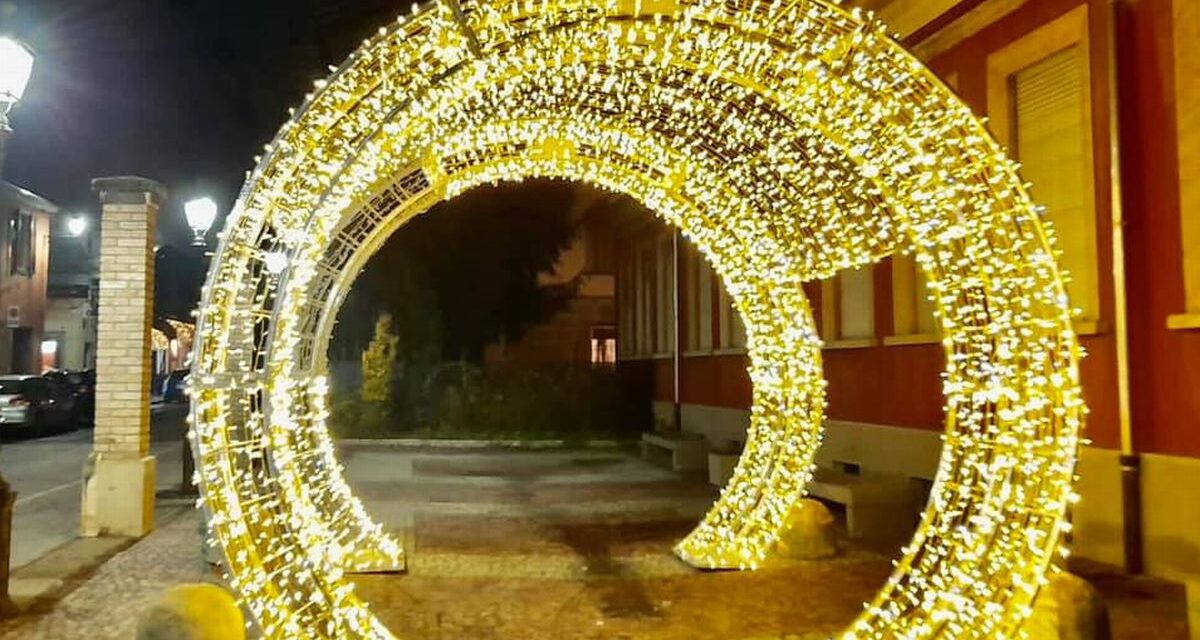 Mai viste luminarie natalizie così originali a Tortona! Complimenti per la scelta. Le immagini