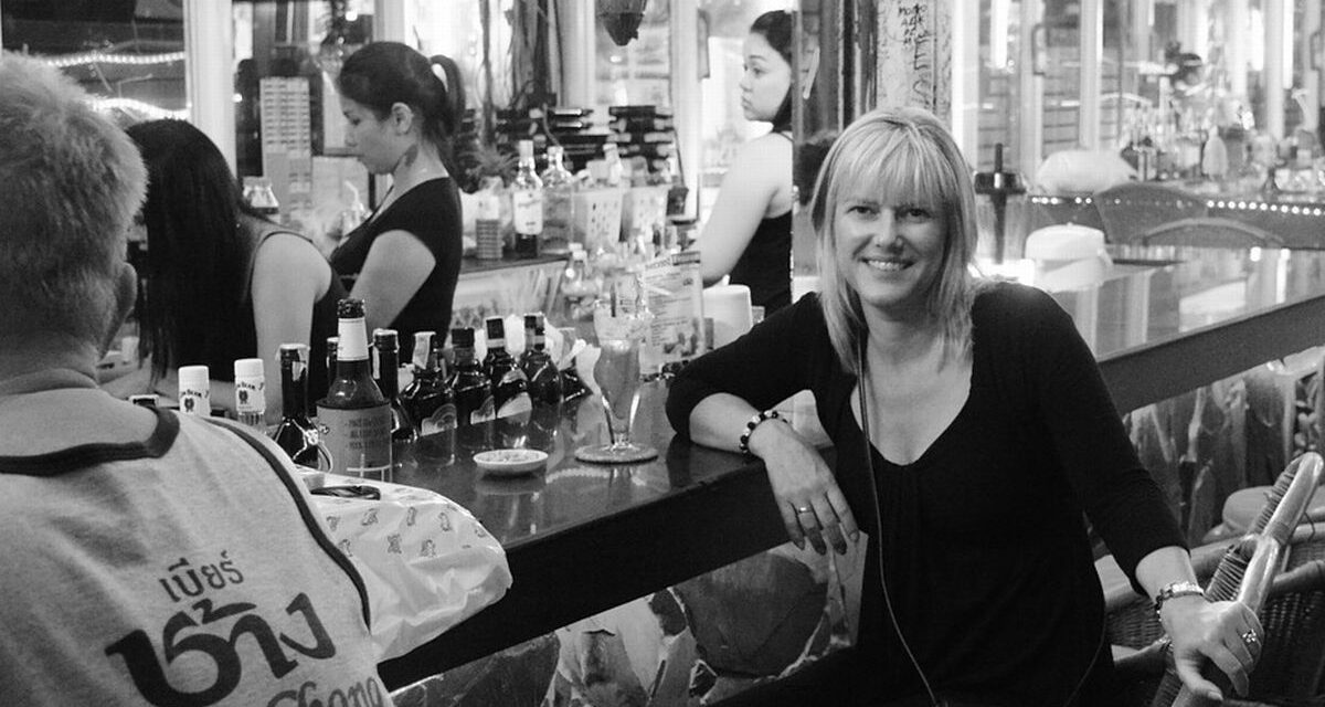 Tredici ragazzini sbevazzavano in un locale ad Alessandria malgrado il coprifuoco: multa a tutti e al titolare